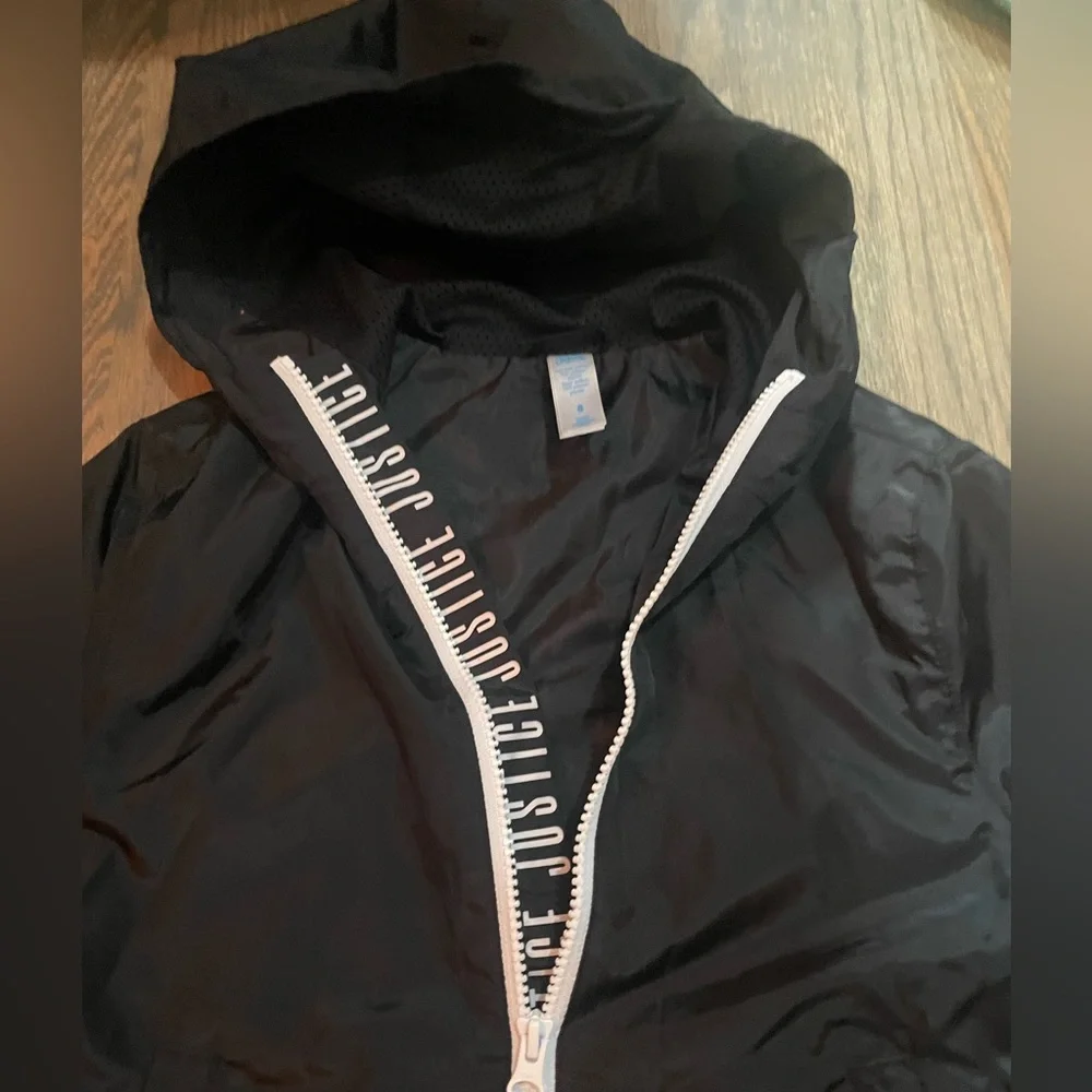 Justice Windbreaker‎ Black size 8